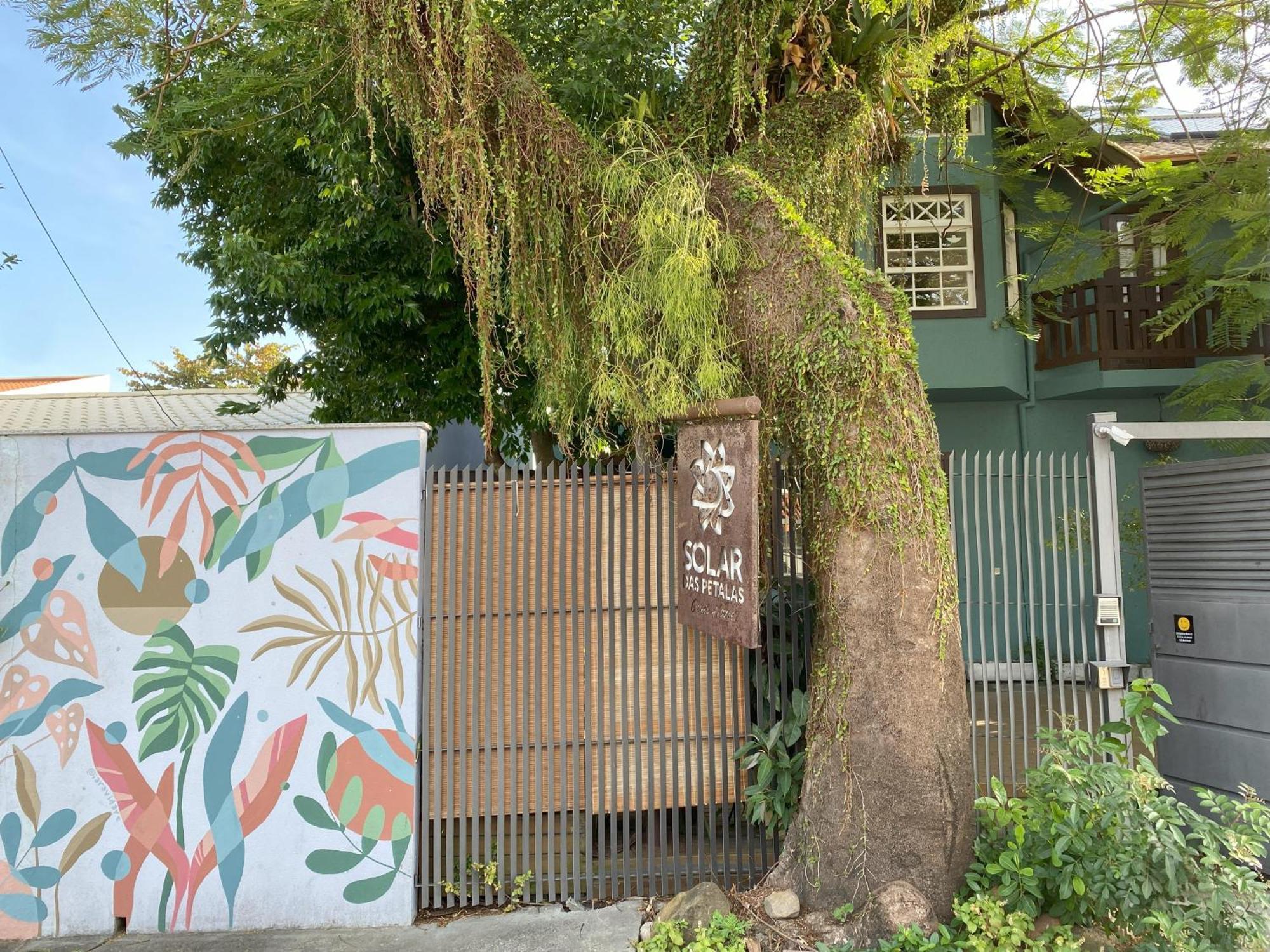 Solar Das Petalas Guest House Florianopolis Exterior photo